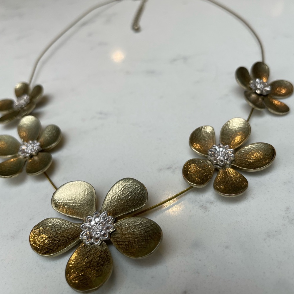 Vintage silver and gold metal flower necklace.